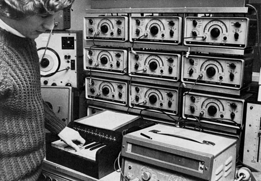 File:Brian Hodgson and keying unit with 12 Jason oscillators.jpg