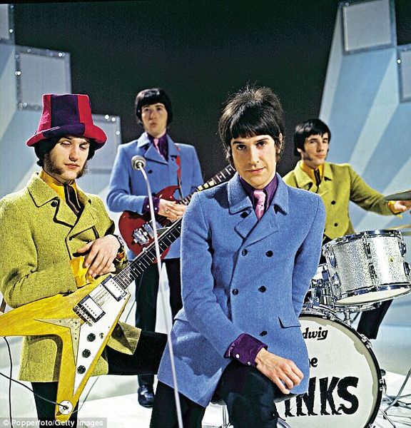 File:Ray Davies with The Kinks in 1968.jpg
