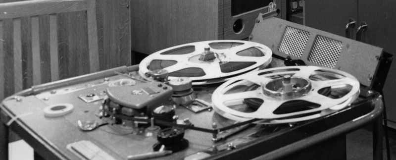 File:TR90 with monitoring speaker in room 12 in 1961.jpg