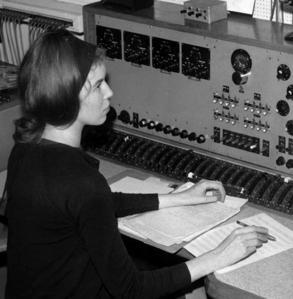 File:Delia with pen crop.jpg